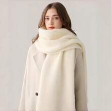 1pc Women's Solid Color Tassel Scarf, Warm & Soft Shawl For Weddings In Autumn/Winter, Plain Versatile And Eye-Catching, Suitable For Daily Outings, Parties, Adds Unique Charm To Outfits, Also A Great Gift