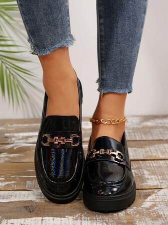 Rund tå, tjock sula, loafers för kvinnor, vår/höst, nya brittiska stilar, mångsidiga, tjocka, svarta pendlarskor i läder, plus size-skor för damer, vår/höst, halkfri gummisula, guldkedja, tjock sula, läderskor