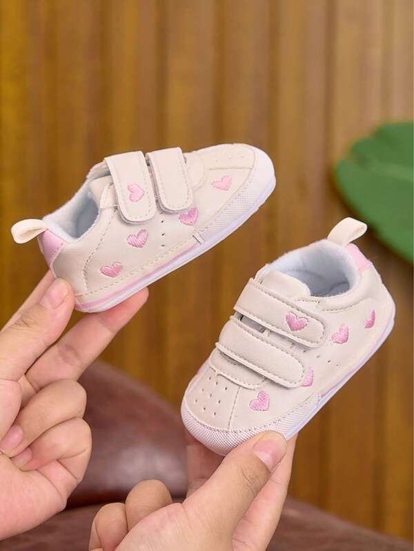 Zapatos para bebé de 0-1 años, suela blanda con y diseño de corazón, zapatillas de bebé adecuadas para uso interior y exterior, primavera/otoño
