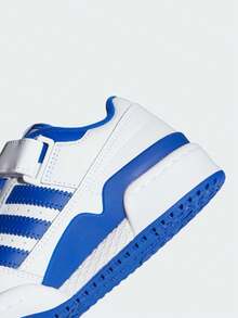 阿迪达斯 (ADIDAS) Adidas Originals FORUM Low J 复古款，轻便耐穿，防滑低帮滑板鞋，白蓝配色，经典魔术贴运动滑板鞋，儿童款 - 藍白色 - 查看 11