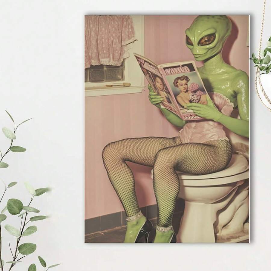 Framed Funny Alien Bathroom Art Print: Retro UFO Toilet Poster. Idea Gift For New Year, Thanksgiving Day, Christmas, For Room Decor, Kitchen Decor, Living Room Painting, Halloween Decor, Bathroom Decor, Home Decor, Wall Decor, Bedroom Decor. - In ngẫu nhiên - Xem 1