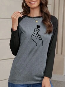 Camiseta de Manga Longa com Contraste de Cor para Mulheres, Roupas de Trabalho Femininas, Gesto de Mão em Forma de Coração, Estampa Flockada, Roupas Femininas/Roupas Femininas Regulares/Blusas e Camisetas Femininas/Camisetas Femininas, Casual, Diário, Versátil, Outdoor, Estampa Flockada, Gola Redonda, Coração, Blocking de Cores, Manga Longa Confortável - Preto - Visão 3