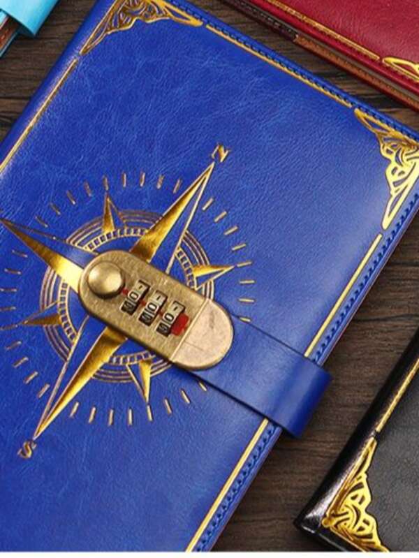 دفتر ملاحظات أسود بغطاء مزخرف بالنقش البارز بالذهبي بتصميم بوصلة قديمة