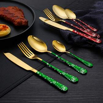 4件套圣诞主题餐具，高品质不锈钢材质，包含勺子、叉子和刀子，饰有圣诞老人和雪花图案，精美银色餐具，镜面抛光，是送给圣诞爱好者的精致礼物。