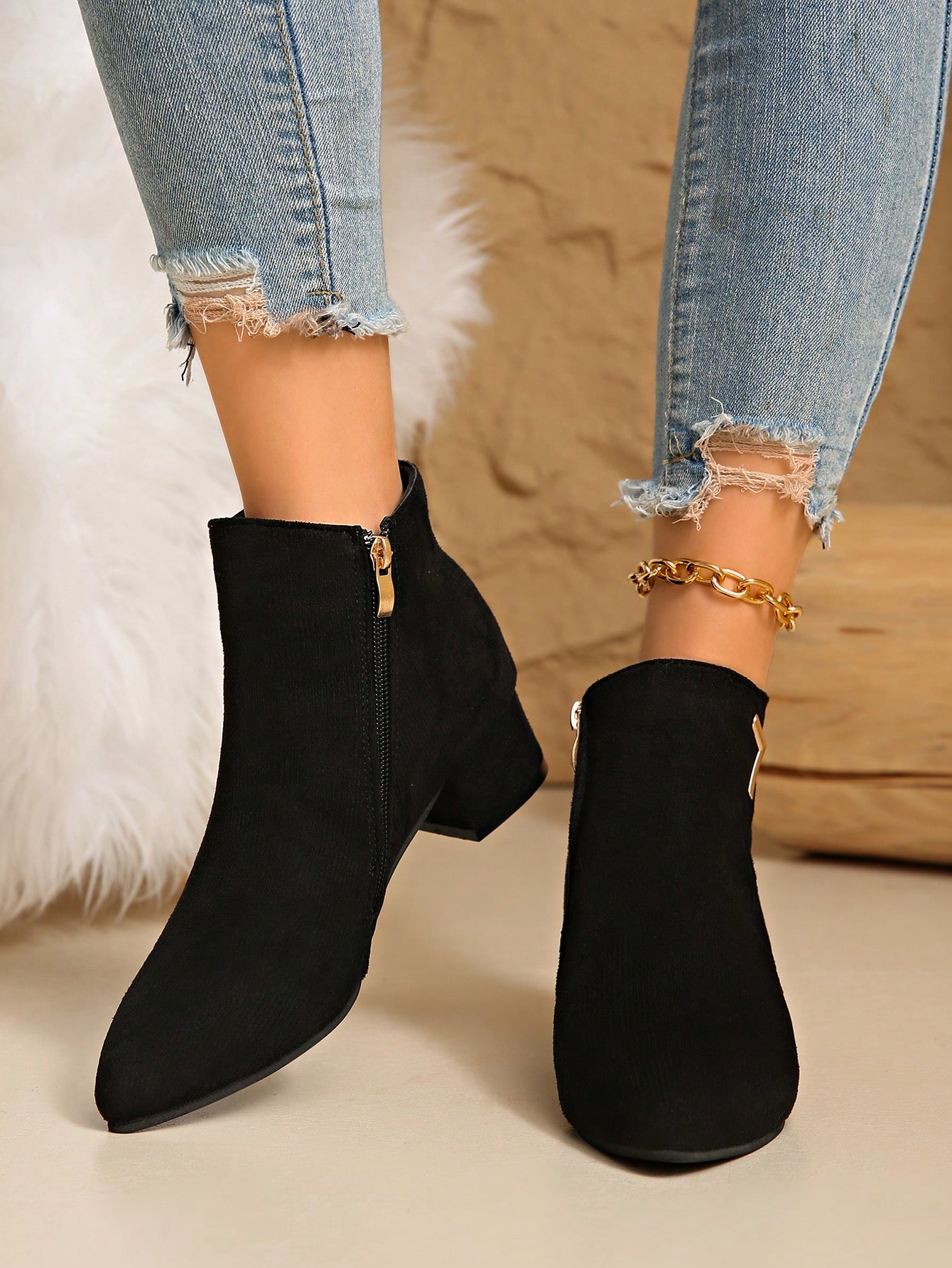 بوت نسائي قصير كعب سميك من الجلد المدبوغ (شمواه) م...