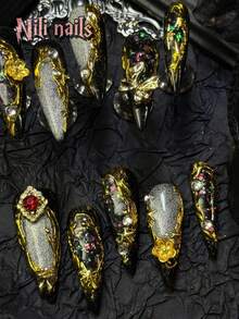 用 10 件迷人的手工冬季指甲表达您的爱意，细高跟黑银猫眼欧式全覆盖亚克力假指甲套装优雅闪亮银色金属绘图几何图案，带有 3D 星星、蝴蝶结和花朵，全覆盖亚克力按压指甲冬季套装，适合女士和女孩派对使用，小号和 1 件迷你指甲锉和 1 张粘性标签，指甲用品