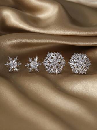 2 件优雅奢华闪亮方晶锆石雪花耳钉，精致设计，适合女士和女孩，适合日常佩戴和圣诞节