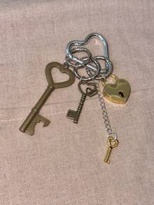 Vintage Brass Heart Lock & Key Charm Elegant Metal Keychain Retro Brass Lock And Key Pendant Accessory Car Accessories For Woman Gifts For Women Gifts For Men Phone - Multicolor - View 3