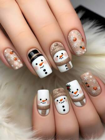 24片装全新圣诞限量版可拆卸假指甲，以棕白为主色调，风格清新柔和。雪人活泼可爱，雪花细节魅力十足，营造出俏皮可爱的圣诞氛围。