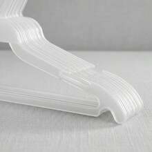Gancho para Ropa Estándar | Práctico y Resistente, Ideal para Blusas, Camisas, Pantalones y Prendas Ligeras | Diseño Ergonómico que Evita Deformaciones en la Ropa | Fabricado con Material Duradero de Alta Calidad para Uso Diario en Hogar, Tienda o Lavandería | Ligero, Funcional y de Gran Estabilidad para Mantener tus Prendas Siempre en Orden - transparente - Ver 9