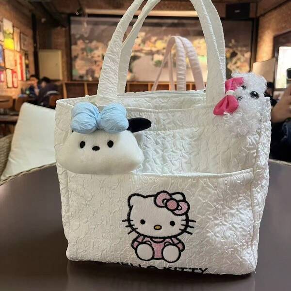 Sanrio Los nuevos bolsos de otoño e invierno de Sanrio, el bolso de hombro de Hello Kitty con diseño de dibujos animados y lindo, de gran capacidad de almacenamiento, con un acabado exquisito y detalles delicados, adecuado para el almacenamiento diario, la decoración al salir de compras y como regalo para novias y mejores amigas.