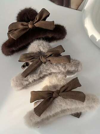 New Arrival Hot-Selling Extra Large Real Raccoon Fur Fluffy Hair Clip, High-End Autumn/Winter Furry Hair Claw Clip, Elegant Hair Claw Hair Accessory For Women Winter Hair Clutch