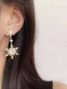 1 Pair Unique Elegant Snowflake Inlaid Glass Design Earrings, Fashionable & Sophisticated, Suitable For Parties And Gatherings