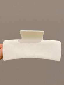 4 pièces Pinces à cheveux carrées grandes de 11 cm en noir, blanc, kaki et marron pour femmes. Accessoires de mode polyvalents et élégants en plastique mat. Convient pour un usage quotidien, décontracté, en soirée, pour les déplacements, les vacances, le lavage du visage/des cheveux, le maquillage, assorti à la tenue. Accessoires de mode pour cheveux d'hiver élégants.