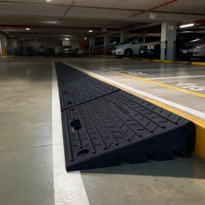 10cm Portable Threshold Heavy-Duty Rubber Roadside Ramp, For Lane Sidewalks, Anti-Slip Ramps, With 2 Bolts, For Wheelchair, Car, Truck, Bicycle, Motorcycle, And Mobile Scooter Ramps, Black, 50cmX32cmX10cm,2 Pieces