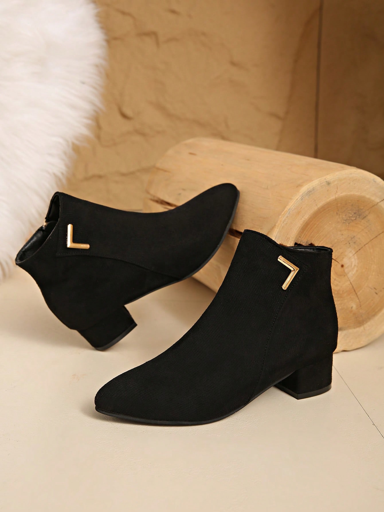 بوت نسائي قصير كعب سميك من الجلد المدبوغ (شمواه) م...