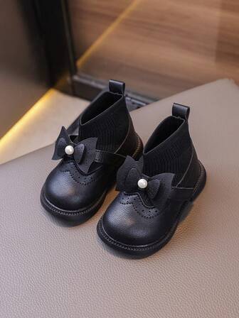 1 双婴儿袜靴，软底珍珠蝴蝶结女童短靴，柔软复古婴儿靴，秋冬款，钩环设计