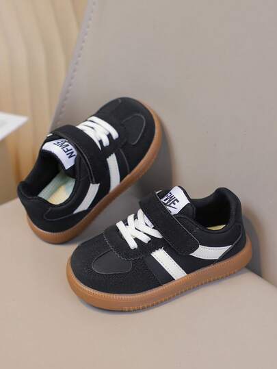 1 Pair Baby Sneakers, Hook And Loop Design For Easy On/Off, Classic Black & White Color, Retro Style Suitable For Kids Outfits, Rubber Non-Slip Sole, Soft Material Protects Tender Feet, Comfortable & Foot-Caring