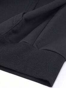 男士加厚连帽卫衣，适合秋冬季穿着，休闲运动户外套头衫，宽松版型，居家及户外皆宜，可作为情侣礼物，100% 涤纶材质，带抽绳帽，多种颜色可选，黑色。 - 黑色 - 查看 8