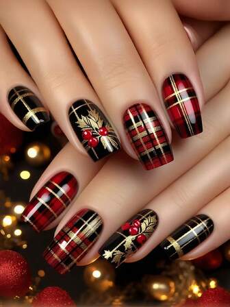 24片全新圣诞限量版可拆卸假指甲，经典黑金配色，融入英伦风元素，散发节日气息，适合日常妆容，轻松打造吸睛圣诞美甲