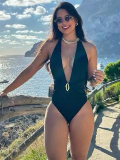 conjunto feminino saia com maiô elegante sofisticado moderno sensual confortável estiloso ideal para praia piscina verão férias viagem resort eventos ao ar livre looks casuais e elegantes conjunto duas peças maiô cavado decote profundo detalhe frontal saia longa fenda lateral modelagem ajustável valorização da silhueta realce das curvas tecido macio agradável ao toque liberdade de movimentos praticidade estilo charme beleza confiança moda feminina atual peça indispensável no guarda roupa combina com chapéus sandálias bolsas acessórios diferentes produções sofisticadas e marcantes visual impactante contemporâneo ideal para mulheres modernas decididas seguras que desejam destacar seu corpo com elegância conjunto funcional que pode ser usado junto ou separado criando diversos looks perfeitos passeios festas encontros composições criativas acabamento de alta qualidade corte impecável peça única que une conforto praticidade estilo sensualidade e sofisticação em qualquer ocasião