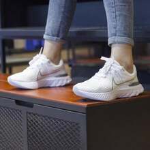 Nike Zapatillas de running con amortiguación REACT INFINITY RUN FK 3 para mujer - Blanco - Ver 3