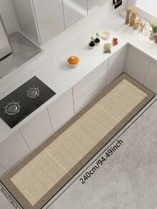 1块硅胶厨房垫，简约双色拼布图案。垫子主体为浅米色，纹理细密，类似编织，边缘为深棕色，形成清晰的区域划分。整体设计简洁大方。厨房垫风格奢华时尚，具有缓冲抗疲劳功能，表面为织物，中间为海绵吸水材质。