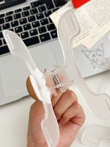 1pc Transparent Cartoon Big Mouth Fixed Reading Clip, Portable Fixed Book Anti Flip Clip, Student Storage Material Clip, Food Storage Packaging Clip, Study Supplies, Multi-Functional Thick Roll Holder, Anti-Slip Fixed Book Holder, Cute Desk Accessory, Suitable For Students To Use