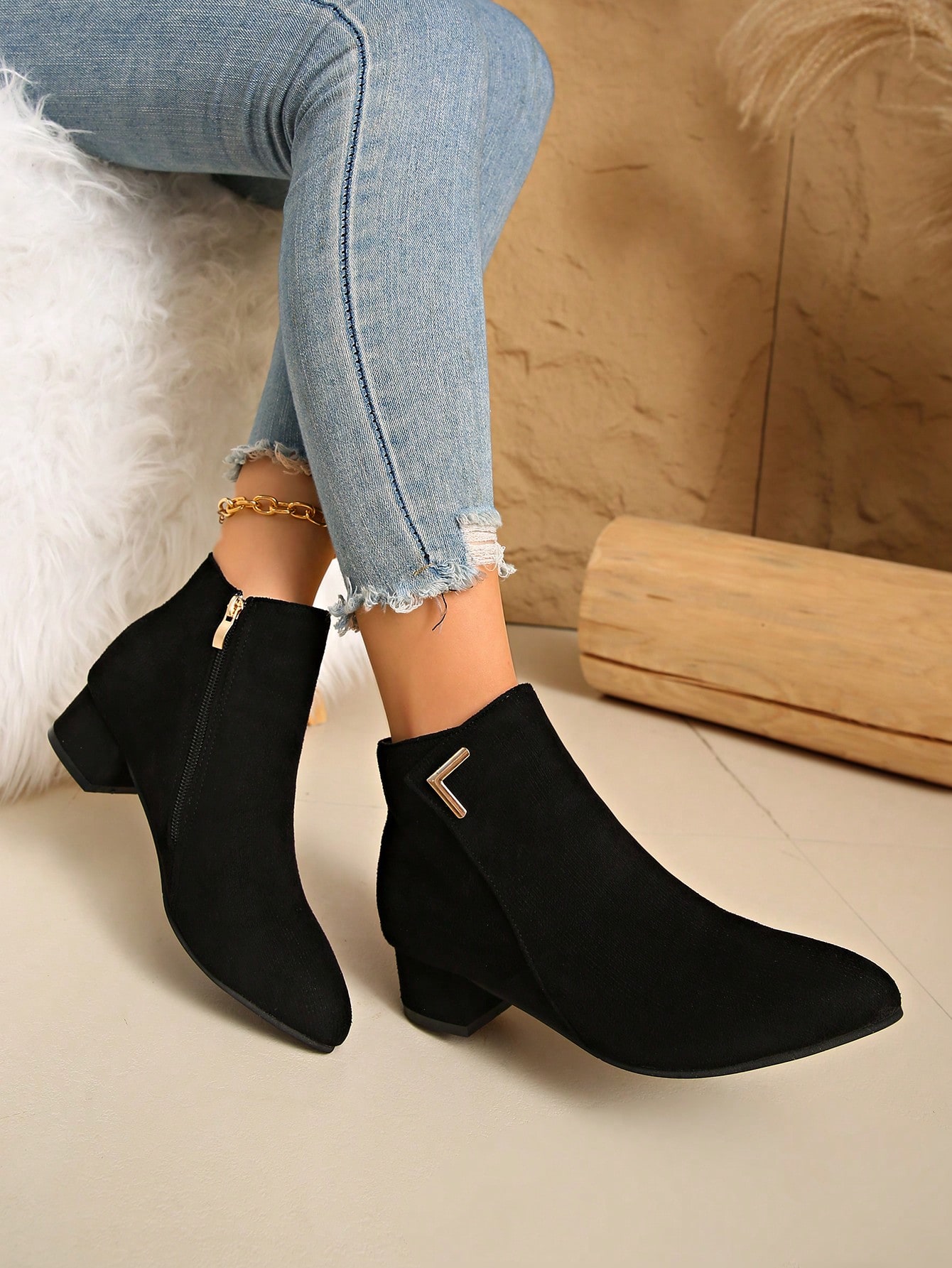 بوت نسائي قصير كعب سميك من الجلد المدبوغ (شمواه) م...