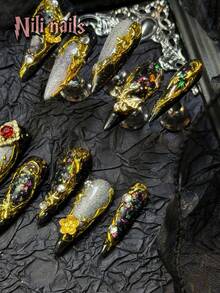 用 10 件迷人的手工冬季指甲表达您的爱意，细高跟黑银猫眼欧式全覆盖亚克力假指甲套装优雅闪亮银色金属绘图几何图案，带有 3D 星星、蝴蝶结和花朵，全覆盖亚克力按压指甲冬季套装，适合女士和女孩派对使用，小号和 1 件迷你指甲锉和 1 张粘性标签，指甲用品