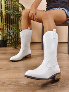 新款女士刺绣白色皮革西部靴，尖头粗跟中筒靴，户外休闲时尚靴，牛仔靴，女牛仔靴，科切拉音乐节 - 白色 - 查看 3