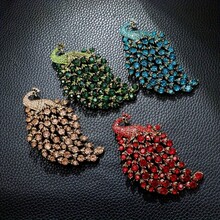 دبوس الطاووس الفاخر المرصع بالراين، إكسسوار أزياء، متعدد الألوان، دبوس طاووس فاخر مرصع بحجارة الراين - سبيكة الزنك، فاخر وسميك للزينة، مطلي بطبقة مقاومة للصدأ، مناسب للفساتين والبدل والمكاتب - هدية عيد المعلم، ، حفل التخرج - مجوهرات فاخرة، إكسسوار للملابس الرسمية، إكسسوار معقد، طلاء عالي الجودة، دبوس زخرفي، للهواة الأزياء