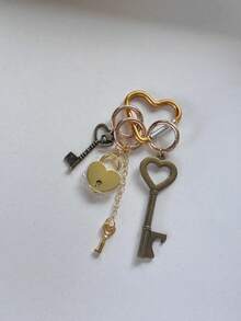 Vintage Brass Heart Lock & Key Charm Elegant Metal Keychain Retro Brass Lock And Key Pendant Accessory Car Accessories For Woman Gifts For Women Gifts For Men Phone - Multicolor - View 4