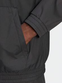 Adidas 阿迪达斯 Adicolor 品牌标志复古运动立领长袖条纹图案户外休闲运动拉链立领夹克，男款，黑色 ADICOLOR 3D 运动上衣，男女通用复古风格编织立领运动夹克 - 黑色 - 查看 9