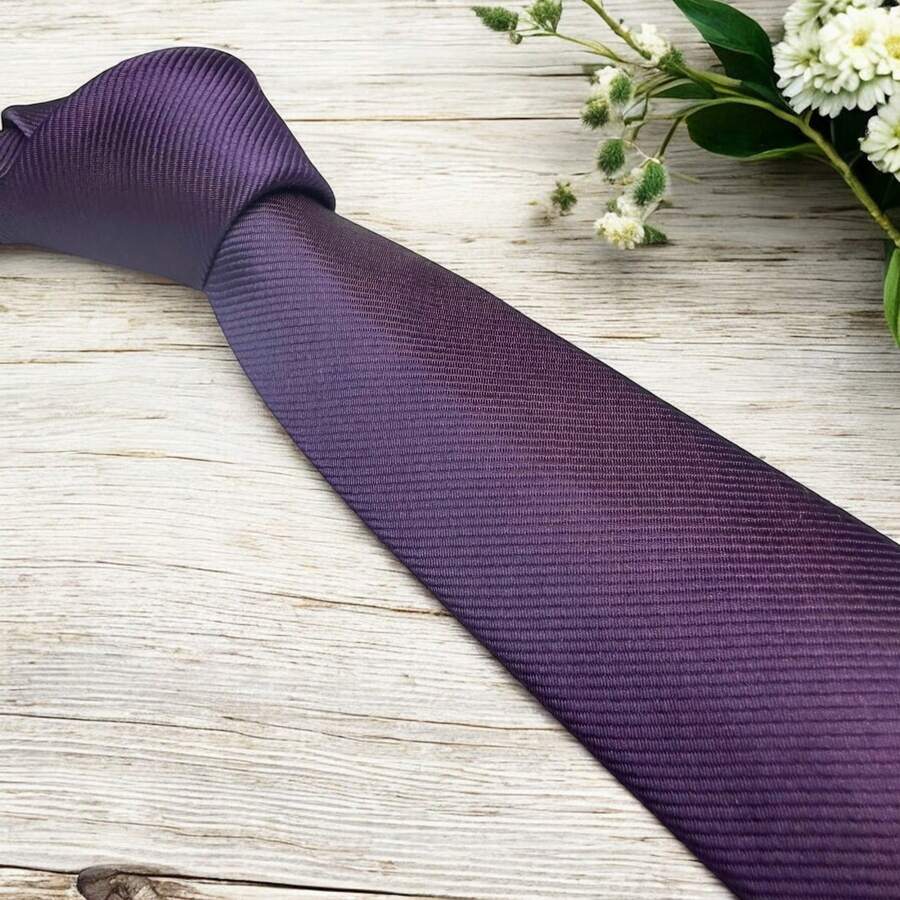 Solid Color Striped Men's Tie With Quality Texture, A Must-Have For Weddings, Business And Formal Occasions - Morado - Ver 1