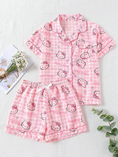 Sanrio Set de 2 piezas con cardigan de cuello polo con bolsillos para niñas preadolescentes de Sanrio, conjunto informal y cómodo de parte superior estampada con corazones a cuadros bicolor y Hello Kitty, y shorts de pijama
