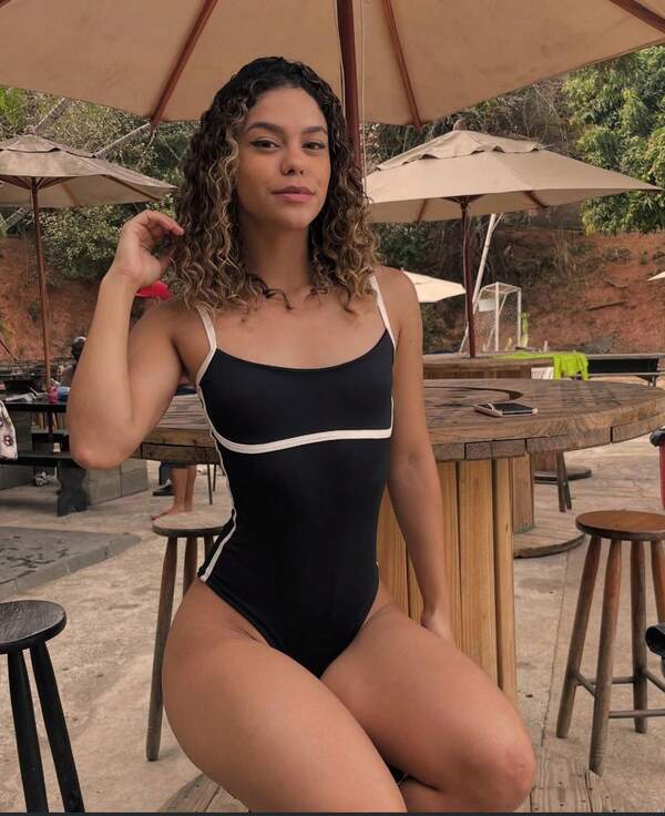 Body Bicolor que Modela o Corpo – Estilo e Poder em Cada Curva!