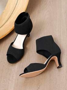 宽版加大码女士凉鞋，针织透气面料中跟凉鞋，时尚露趾弹力粗跟凉鞋，全能露背户外凉鞋，黑色高跟鞋