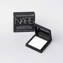 Nars [Mini] Pressed Setting Powder - #CRYSTAL 1.8g. This Classic Formula Provides Long-Lasting Setting Power All Day, Creating A Luminous Makeup Look. The Lightweight, Blendable Texture Easily Sets Makeup Without Adding Extra Color Or Coverage. - White - View 5