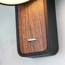 Alpinaluz Moderne Nachttisch-Wandleuchte aus schwarzem Metall und Holz mit verstellbarem 6-W-LED-Strahler und Schalter – ideal für Schlafzimmer