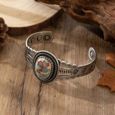 1 chiếc vòng tay nữ kiểu Bohemian cổ điển hình bán nguyệt, chạm khắc hoa văn và đính đá giả, làm bằng sắt, thích hợp để phối đồ, đeo hàng ngày và trong các dịp lễ.