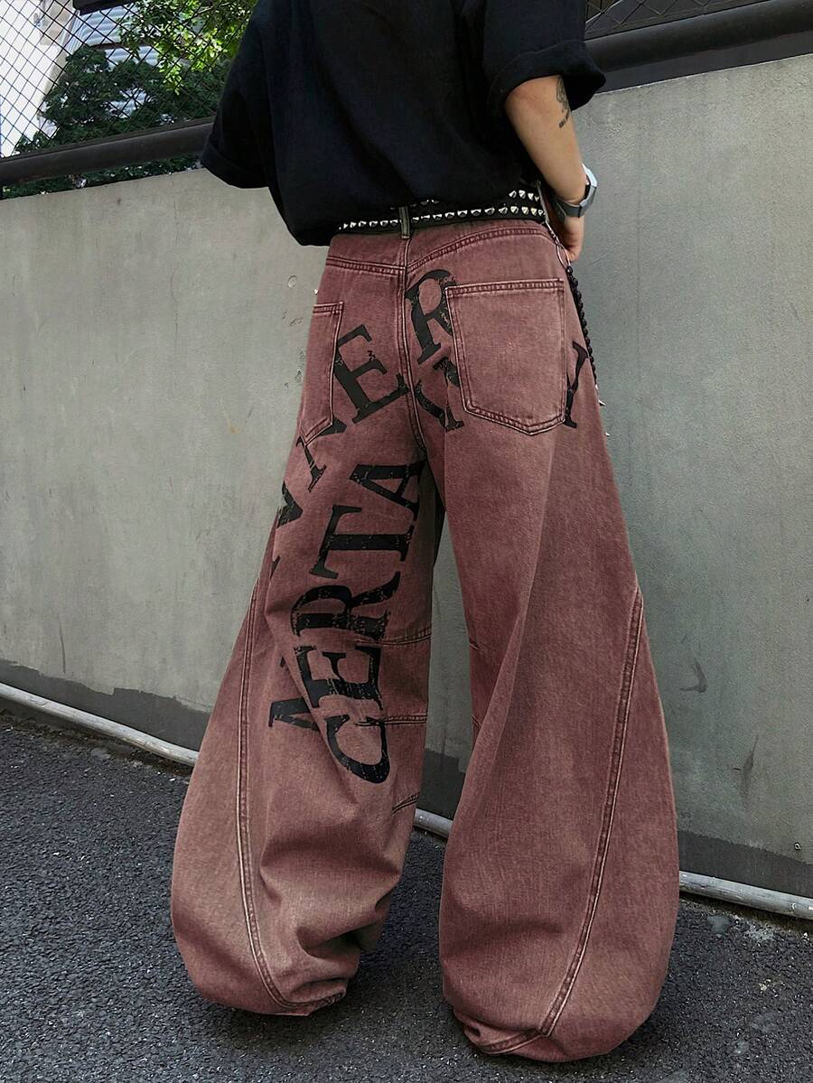 1件 Infinite Jeans 美国休闲品牌拼接男士个性化印花喇叭裤，宽松舒适的街头风阔腿裤（不含腰带和配饰） - 紅色 - 查看 1