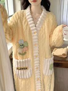 Cămașă de noapte decorativă din velur cu imprimeu floral din fleece coral de iarnă, halat de baie cald de iarnă, cămașă de noapte adorabilă cu mânecă lungă și decolteu în V cu buzunare, set de pijamale pentru femei de toamnă/iarnă, halat de baie lung din velur, haină de casă, stil îngroșat, îmbrăcăminte esențială pentru casă pentru sezoanele de toamnă și de iarnă, care vă însoțește prin iarna rece, decorațiuni calde de iarnă