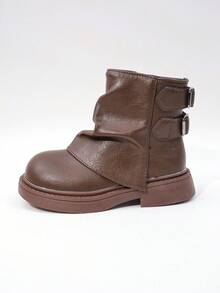 1 paire de chaussures pour enfants de style Lolita rétro et doux, avec décoration de nœud en dentelle et matériau brillant. Facile à mettre et à enlever, avec fermeture éclair latérale et semelle épaisse. Idéal pour les sorties et les activités parent-enfant en automne et en hiver.