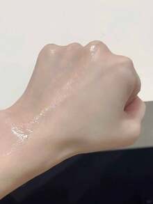 Nars [迷你] 晶莹亮采定妆粉 - 3克。这款经典配方可帮助妆容持久一整天，打造光泽妆效。轻盈易推开的质地，轻松定妆，不会增加额外的遮瑕度或颜色。 - 白色 - 查看 3