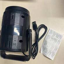 1 قطعة مصباح عارض ثلج LED | مصباح جو ثلجي دوار يعمل بالطاقة USB - يعمل بالطاقة USB، مصدر إضاءة LED عالي الدقة مدمج، يعرض رقائق ثلج شفافة على الجدران والأسقف، مما يخلق تأثير "رقائق الثلج" الحالم، مناسب لعيد الميلاد، محاكاة الثلج الشتوي، الحفلات، مصباح ذكي