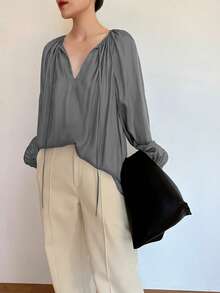 Elegant Women's Shirt, Loose V-Neck Faux Silk Satin Shirt, Balloon Sleeves And Ruched - 灰色 - 查看 10