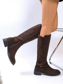 Modne zimowe buty jeździeckie 2025, pasek z klamrą, dopasowane kozaki za kolano, brązowe, czarne, odpowiednie dla kobiet, brązowe kozaki za kolano, modna odzież wierzchnia, cholewka ze sztucznego zamszu, łatwa w utrzymaniu, ciepła podszewka dla wygody, gumowa podeszwa na niskim obcasie dla wygody i antypoślizgowości, wysoki obcas wyszczuplający nogi, eleganckie długie kozaki na jesień/zimę