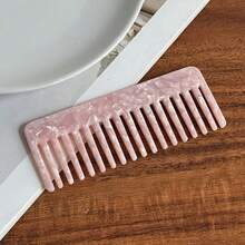 1 把粉色醋酸纤维材质梳子，款式简约，梳齿较大，适合日常发型打造甜美造型，是美发造型套装和发饰的理想之选。 - 彩色 - 查看 5
