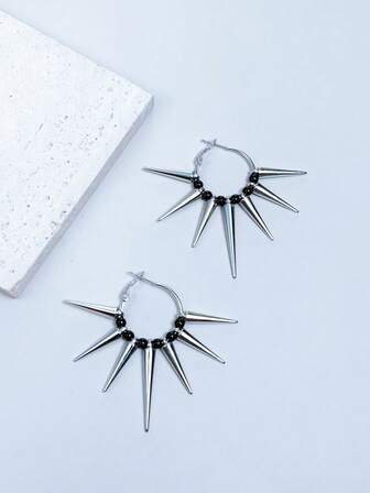 1 par de pendientes aro exagerados con decoración de tachuelas en estilo vintage, punk y gótico para mujeres, versátiles para uso diario, de fiesta y casual